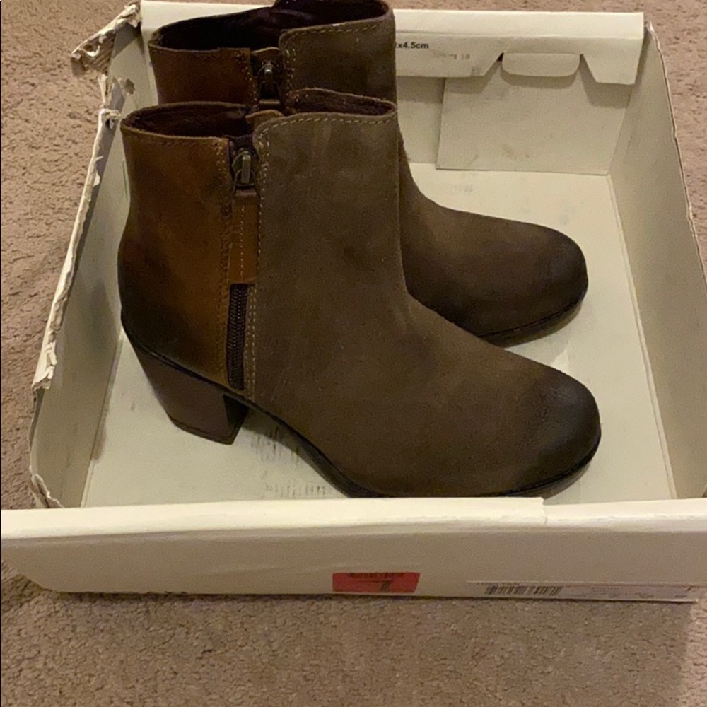 NIB Roan by Bed Stu booties